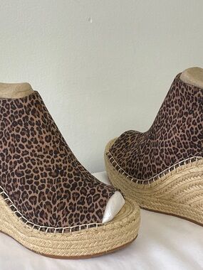 NEW Kenneth Cole Olivia Espadrille Sandal Wedges 7.5 Leopard Animal print Suede